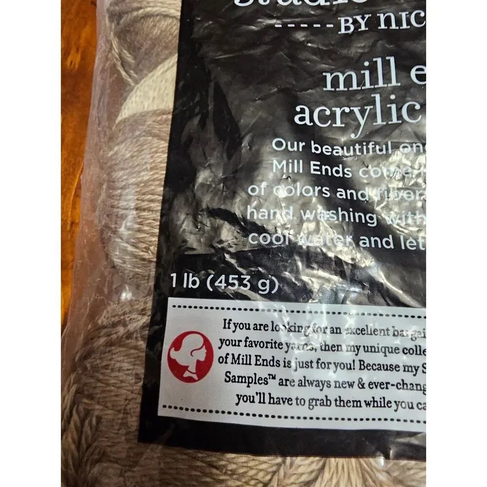 Studio samples‎ by Nicole  yarn 4 Skeins new in bag 1LB
